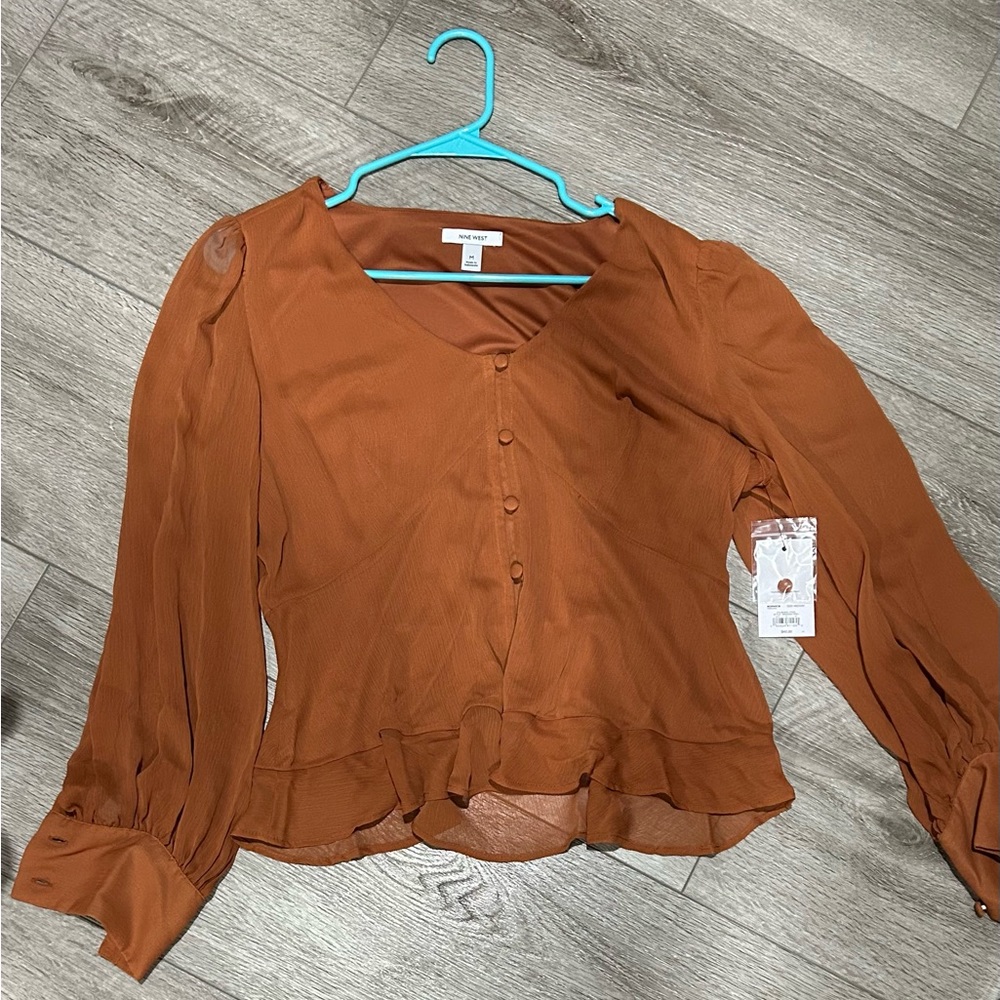 New- KOHL'S Nine West women’s long sleeve peplum top- medium